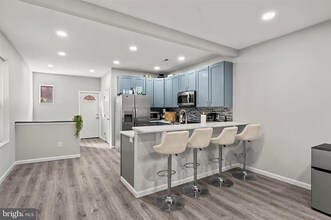 4928 Florence Ave in Philadelphia, PA - Foto de edificio - Building Photo