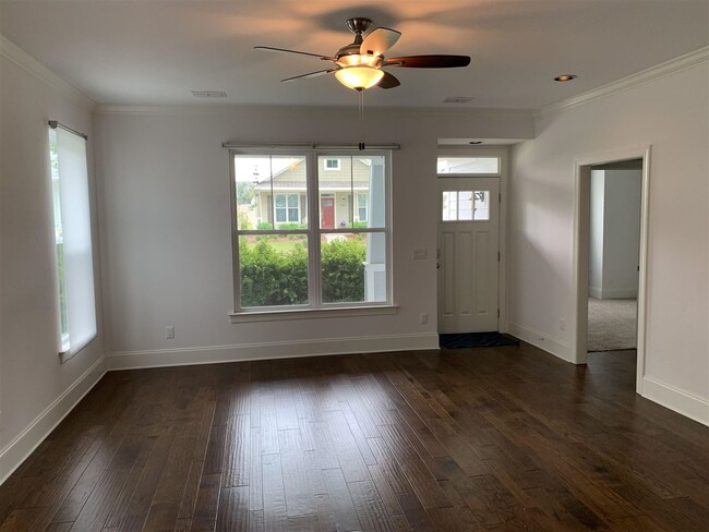 1738 Brush Hill Rd in Tallahassee, FL - Foto de edificio - Building Photo