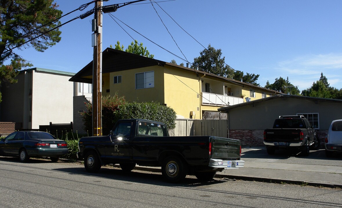 1464 San Antonio St in Menlo Park, CA - Building Photo