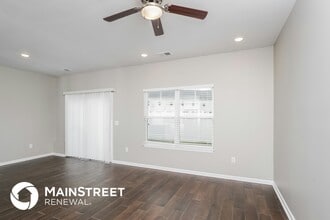 2070 N Sarah Dr in Jeffersonville, IN - Foto de edificio - Building Photo