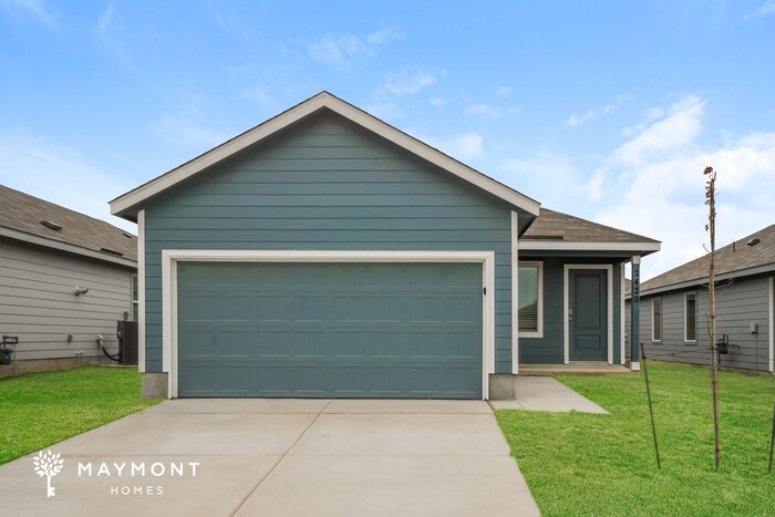 2420 Shady Grv in New Braunfels, TX - Building Photo