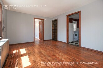 38257 Prospect St-Unit -UP in Willoughby, OH - Building Photo - Building Photo