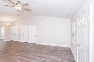 114 Vistaview Dr in Elgin, SC - Building Photo - Building Photo