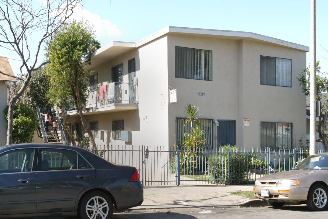 1101 St Louis Ave in Long Beach, CA - Building Photo