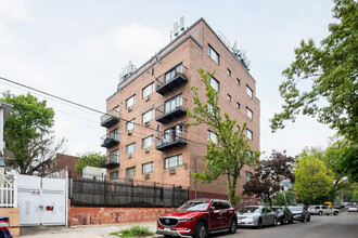 11188 43 Ave in Corona, NY - Foto de edificio - Building Photo