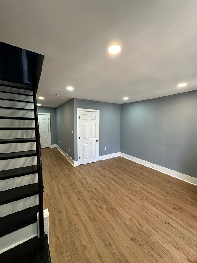 531 E Queen Ln in Philadelphia, PA - Building Photo - Building Photo