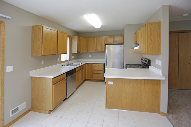 Southwood Townhomes in Fargo, ND - Building Photo - Interior Photo