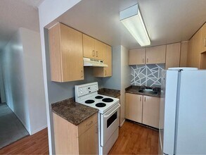 639-639 Constance Ave in Victoria, BC - Building Photo - Building Photo