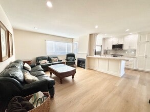 3725 Sunset Ln in Oxnard, CA - Building Photo - Building Photo