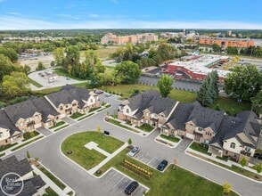 2694 Barrington Square, Unit 1i in Auburn Hills, MI - Building Photo - Building Photo