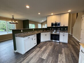 115 E Cedarcrest St in Napavine, WA - Building Photo - Building Photo