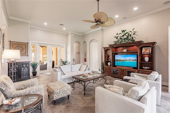 6105 Dogleg Dr in Naples, FL - Foto de edificio - Building Photo