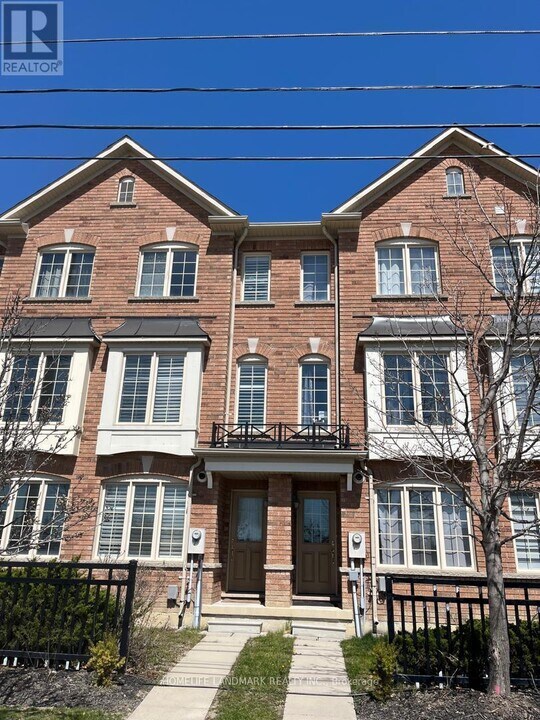48 Peach Dr in Brampton, ON - Building Photo