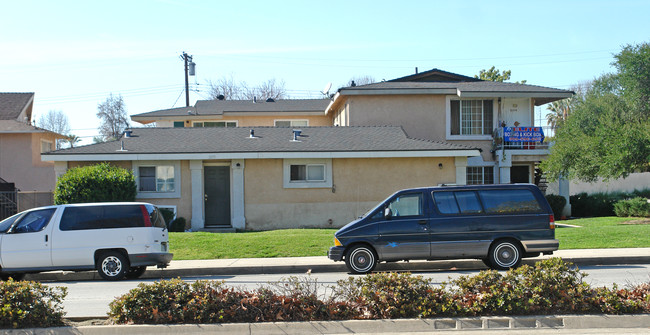 2175 N Towne Ave in Pomona, CA - Building Photo - Building Photo