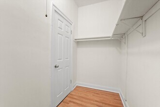 2539 N Sawyer Ave, Unit 104 in Chicago, IL - Foto de edificio - Building Photo