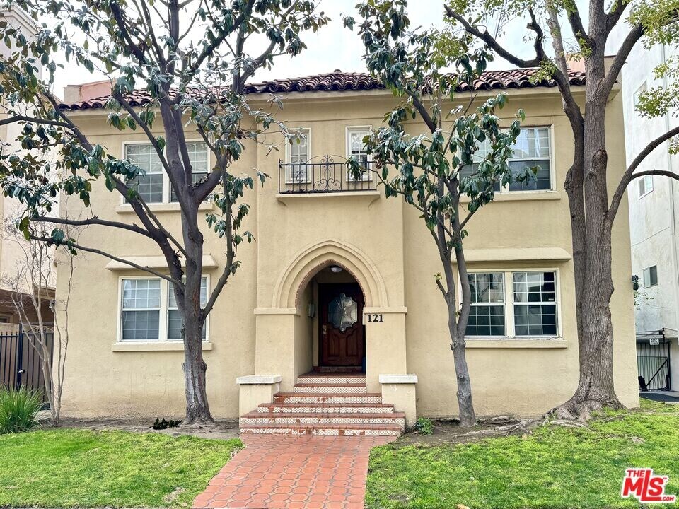 121 N Swall Dr in Beverly Hills, CA - Building Photo