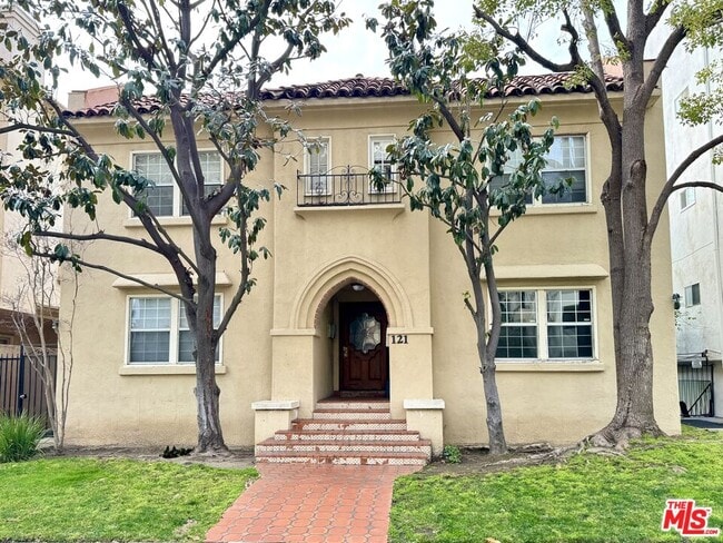 property at 121 N Swall Dr