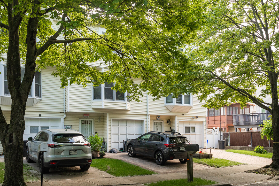 Birchwood Gardens Condos in Staten Island, NY - Building Photo