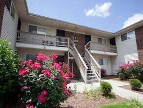 North Woods Apartments in Indianapolis, IN - Building Photo - Building Photo