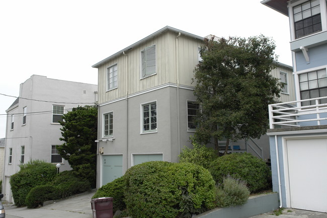 1329 Glenfield Ave in Oakland, CA - Building Photo - Building Photo