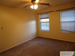 129 Albury Way in North Brunswick, NJ - Building Photo - Building Photo