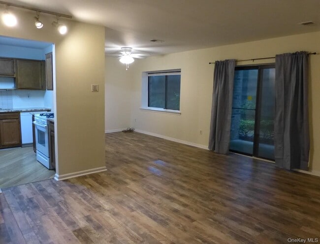 715 Kennedy Dr in Spring Valley, NY - Building Photo - Building Photo