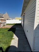 1922 N Fawnwood Ct in Nampa, ID - Building Photo - Building Photo