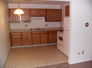 Colonial Place Apartments in Lansing, MI - Building Photo - Interior Photo