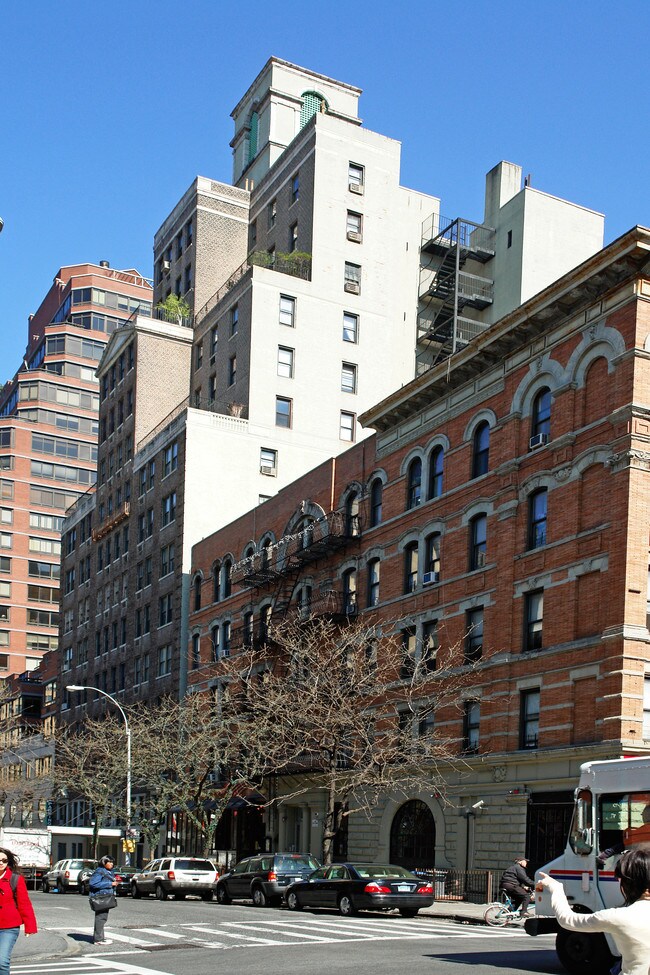 Surrey Apartments in New York, NY - Foto de edificio - Building Photo