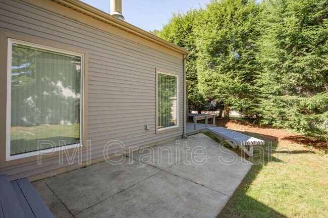 44 Walden Pond Dr in Nashua, NH - Building Photo - Building Photo