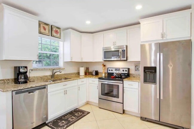 19185 SE Homewood Ave in Jupiter, FL - Building Photo - Building Photo