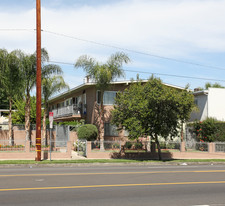 17957 Roscoe Blvd Apartments