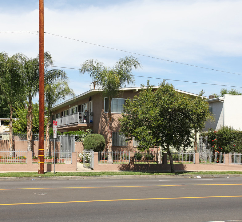 17957 Roscoe Blvd in Northridge, CA - Building Photo