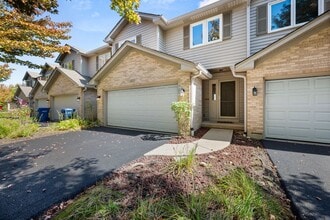 823 N First St in Elburn, IL - Foto de edificio - Building Photo