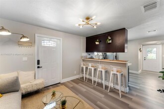 2275 NW 33rd St in Miami, FL - Building Photo - Building Photo
