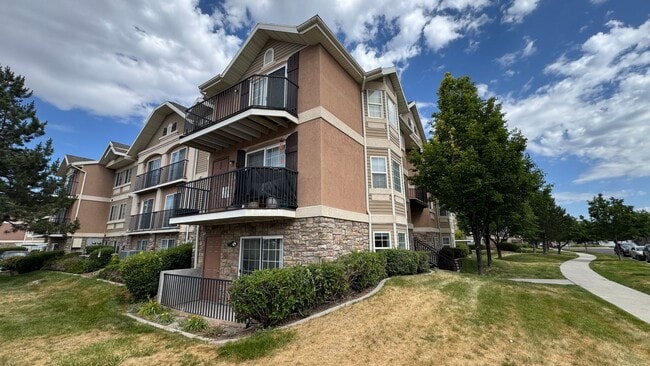 property at 1617 W Treille Ct