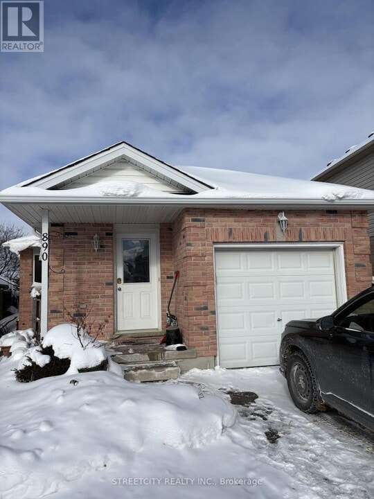 890 Marigold St in London, ON - Building Photo