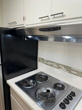 1405 Oak Grove Ave in Burlingame, CA - Building Photo - Building Photo