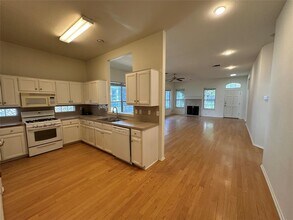 311 E 38th St in Austin, TX - Building Photo - Building Photo