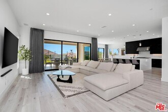 20600 Bluebird Ct in Los Angeles, CA - Building Photo - Building Photo