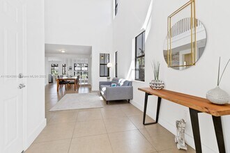 10545 NW 69th Terrace in Doral, FL - Building Photo - Building Photo