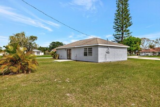 2502 SE Caladium Ct in Port St. Lucie, FL - Building Photo - Building Photo