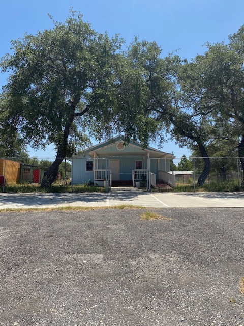 16636 TX-16 Hwy in Poteet, TX - Building Photo