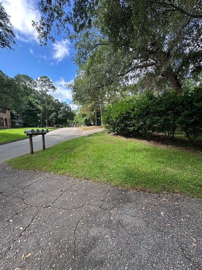 3716 Donovan Dr in Tallahassee, FL - Building Photo - Building Photo