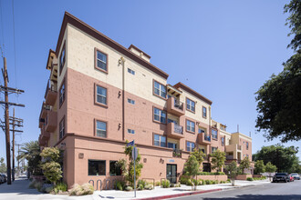 Archwood Court in Van Nuys, CA - Building Photo - Building Photo