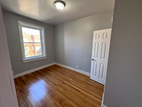 7436 S Colfax Ave in Chicago, IL - Building Photo - Building Photo