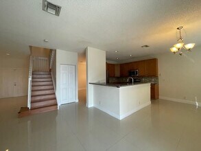 1156 Chinaberry Dr in Weston, FL - Building Photo - Building Photo