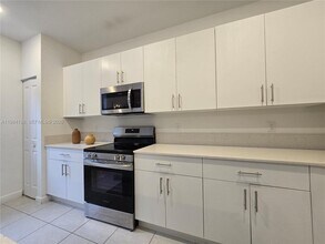 2761 NW 55th Way in Lauderhill, FL - Foto de edificio - Building Photo