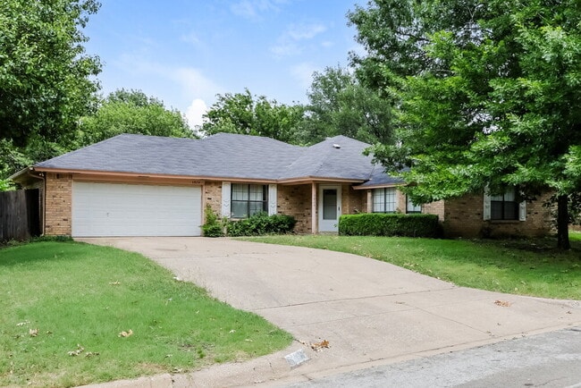 property at 4824 Applewood Rd