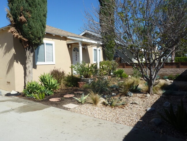 17565 Bullock St in Los Angeles, CA - Building Photo - Building Photo
